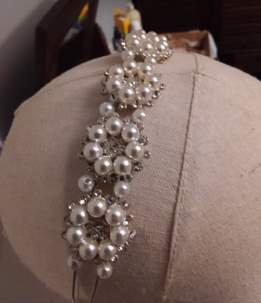 Sparkle flowers with large cream pearls
