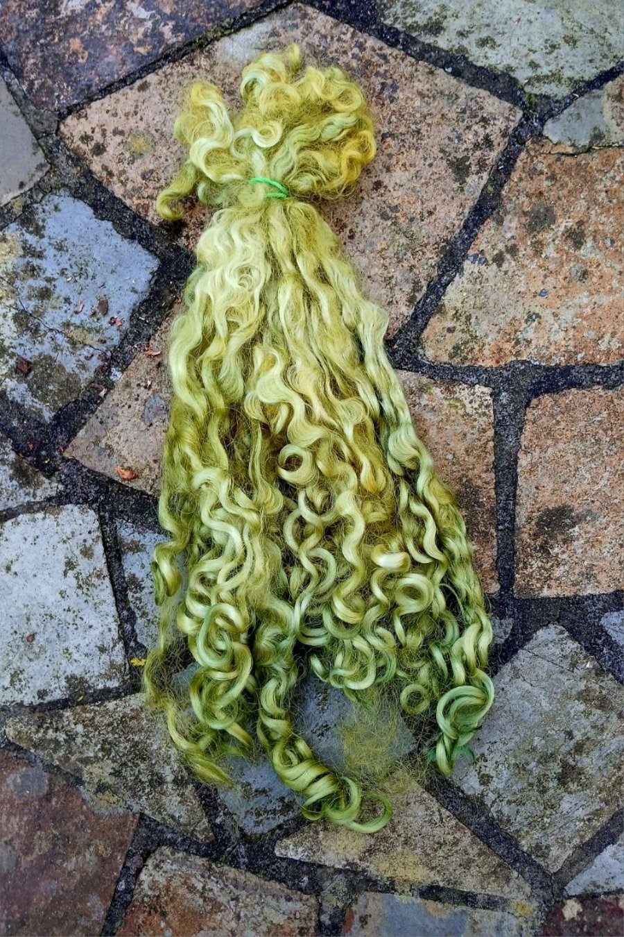Leaf Green Wensleydale fleece 10g