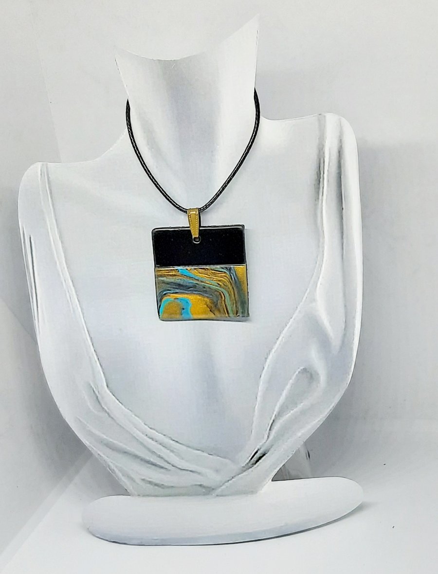 Marble and black pendant necklace 