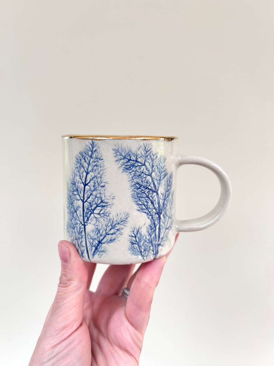 Botanical mug with gold rim 