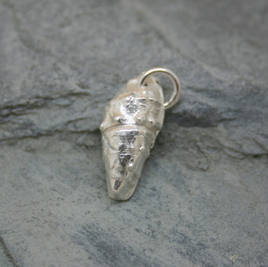 Fine silver sea shell pendant