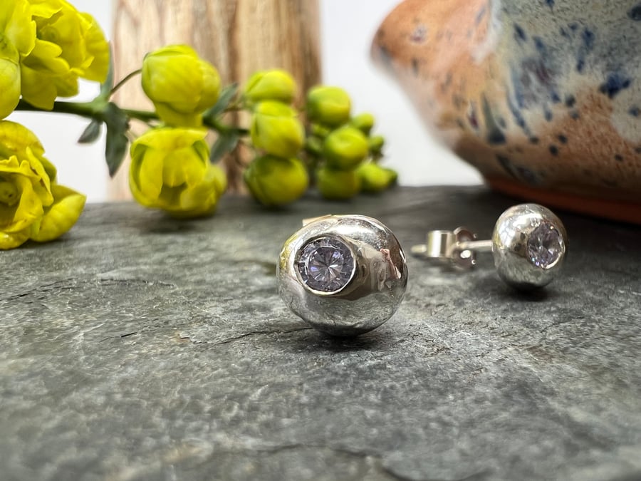 silver pebble stud earring with cubic zirconia