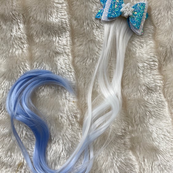 Blue Glitter clip with snowflake