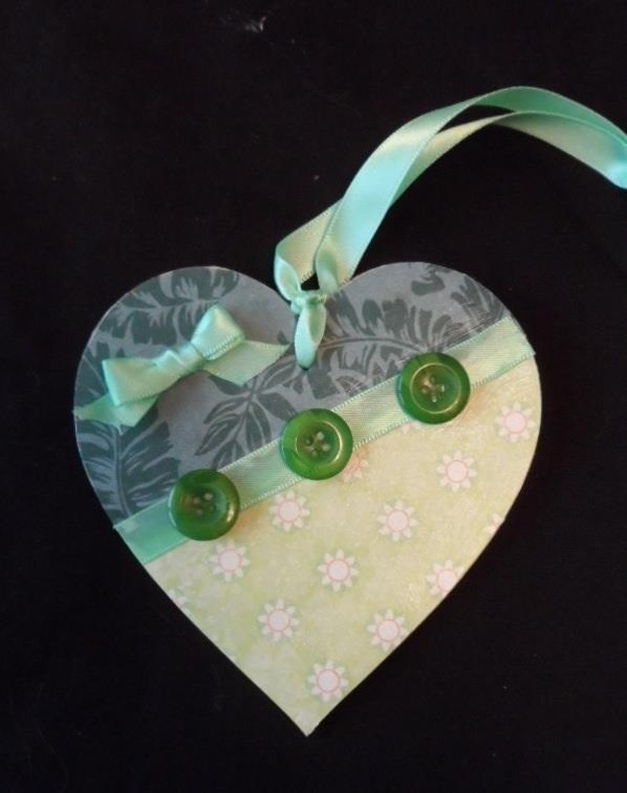 10 cm decorated hanging heart (green) 