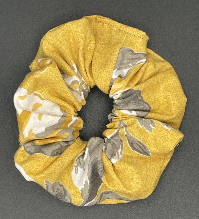 SCRUNCHIE - Mustard white and grey floral