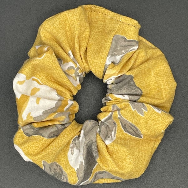SCRUNCHIE - Mustard white and grey floral