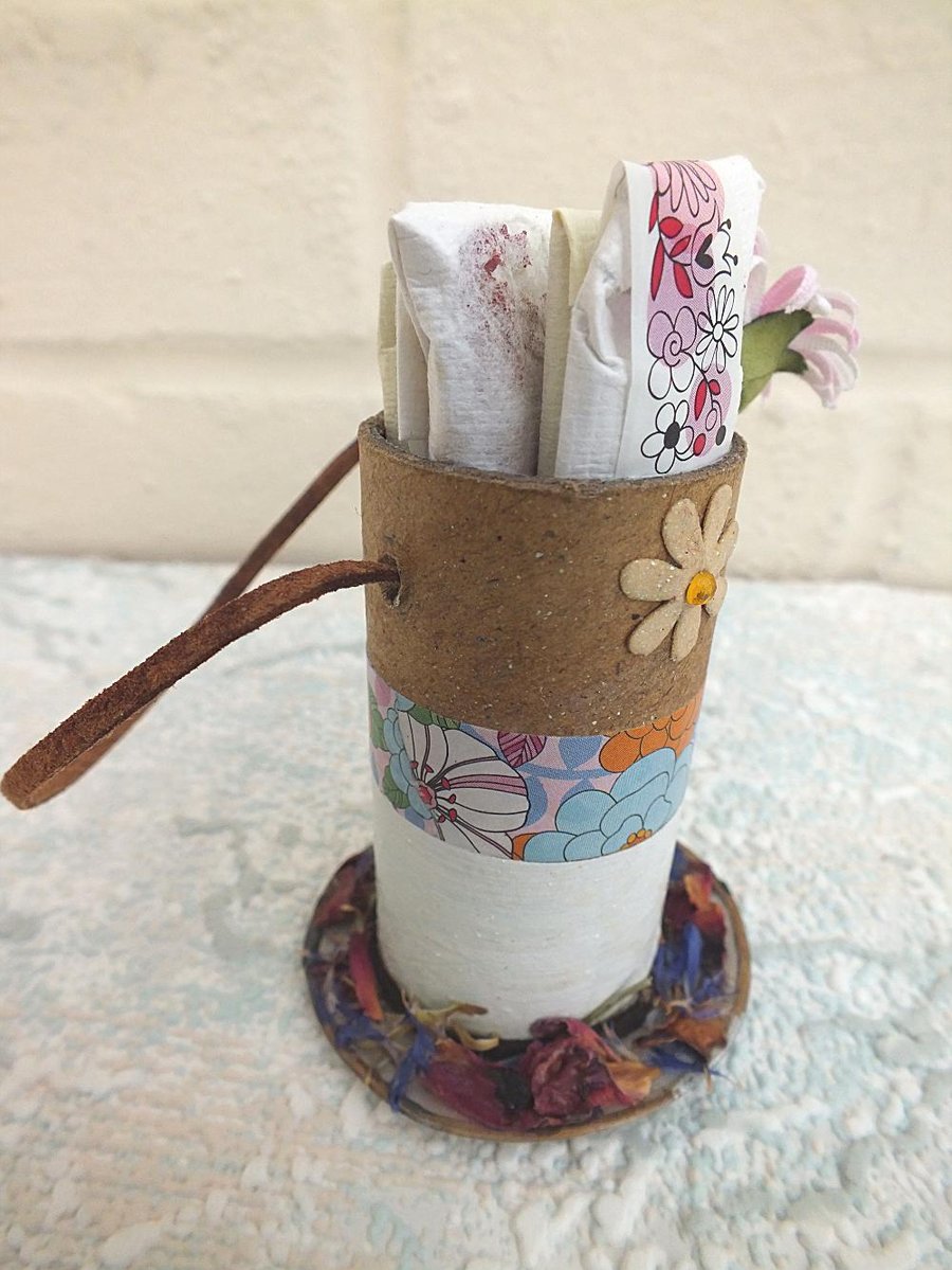Pretty Seed Holder With Four Vegetable Seed Sachets Included