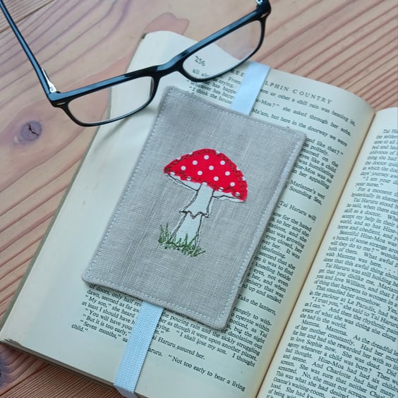 Elasticated Bookmark with Appliquéd Mushroom