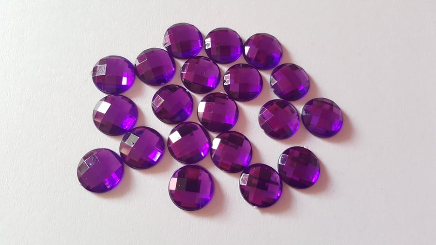 20 x Acrylic Flatback Rhinestones - Faceted - Round - 14mm - Purple 