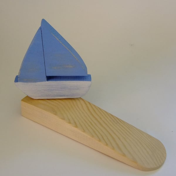 Door wedge with a yatch or boat. Ideal for sailing enthusiasts or mariners. 