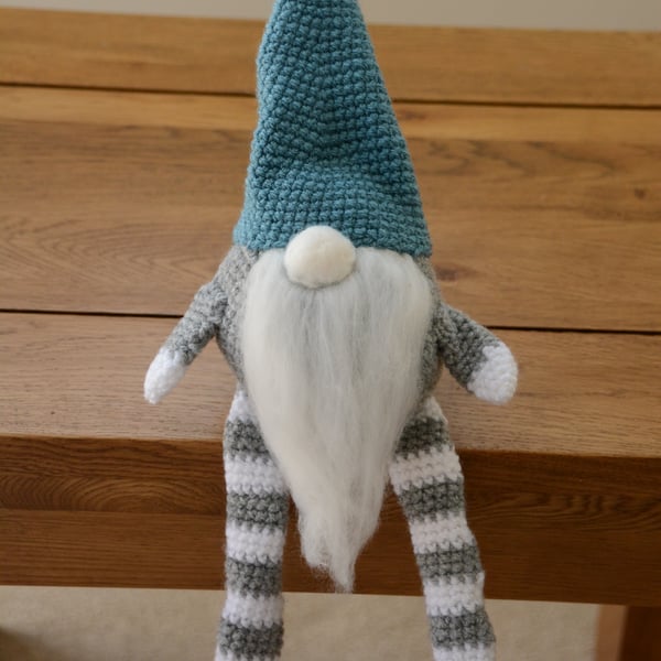 Sitting Gnome - Storm Blue