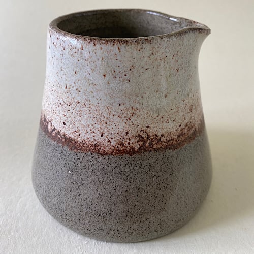 Grey and cream speckled pourer.