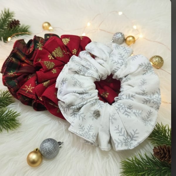 Christmas Luxury Scrunchie Set – Handmade Festive Hair Accessories in Red & Whit