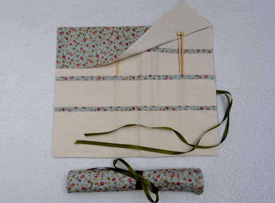 Knitting Needle Roll in Rose Print Fabric with 3 Pairs Bamboo Needles