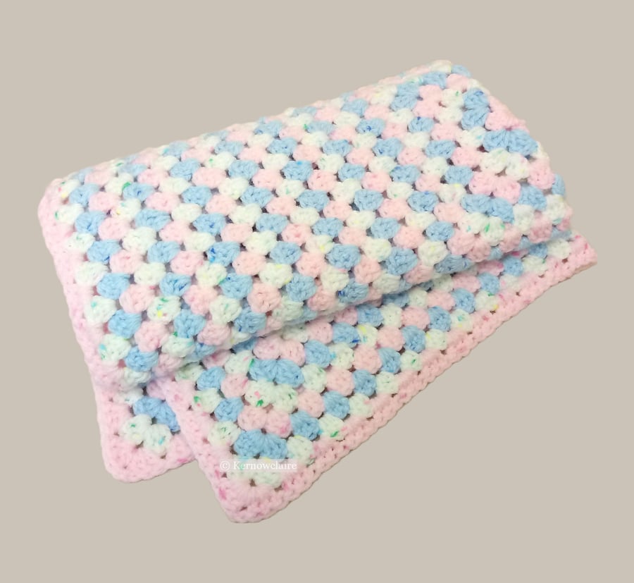 Crochet blanket in blue and pink, granny square pattern, square crochet blanket