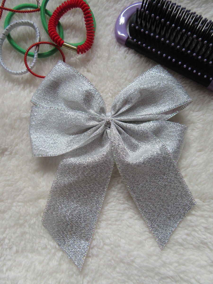 Silver bow hair clip