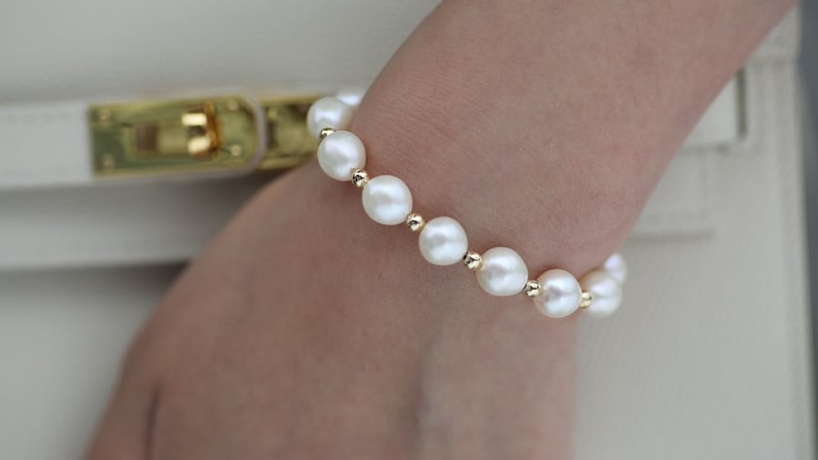 White Teardrop Freshwater Pearl Bracelet in  Gold-plated Toggle Clasp