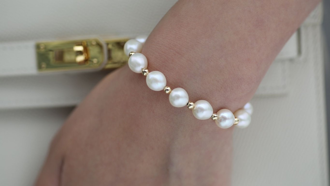 White Teardrop Freshwater Pearl Bracelet in  Gold-plated Toggle Clasp