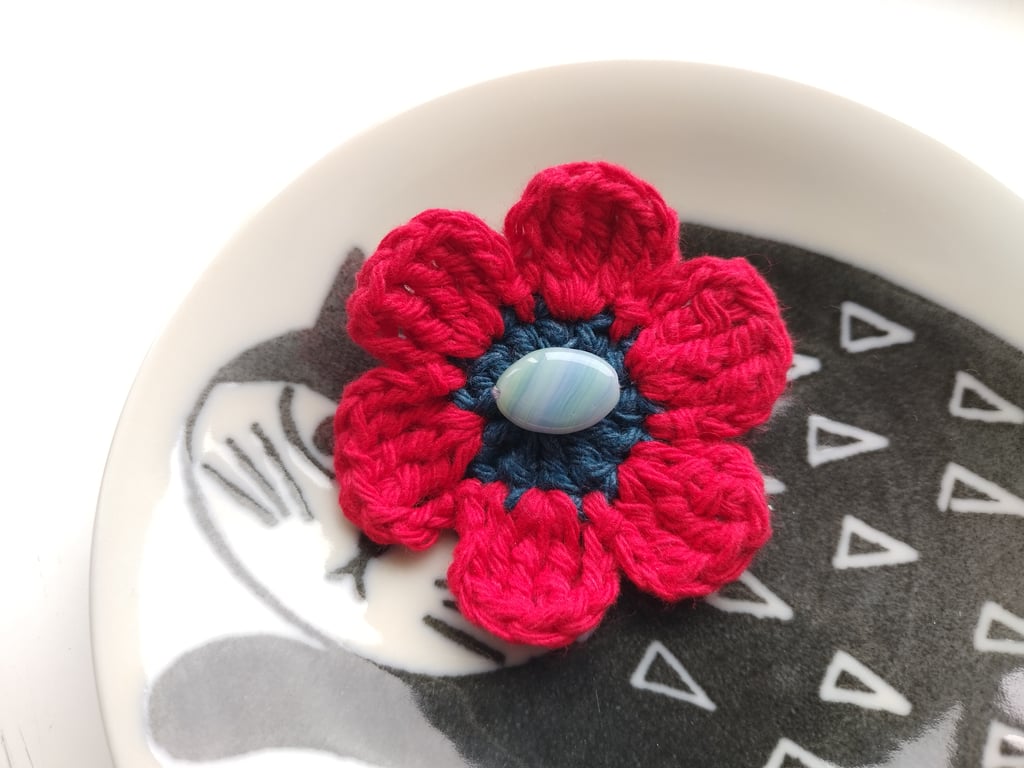 Crochet Flower Brooch - Reddish Oval