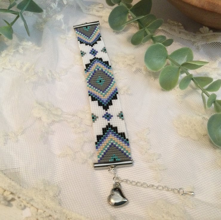 Aztec arrow LOOM bead pattern, Loom bracelet pattern ethnic - Inspire Uplift
