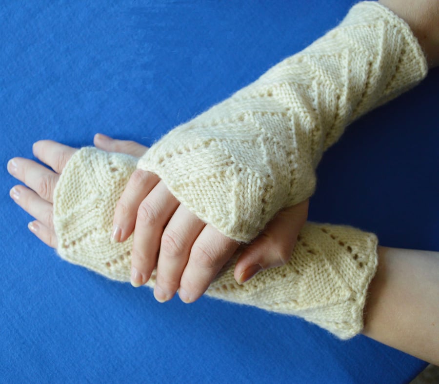 Handmade wool woollen wrist warmers fancy pattern knit fingerless driving gloves