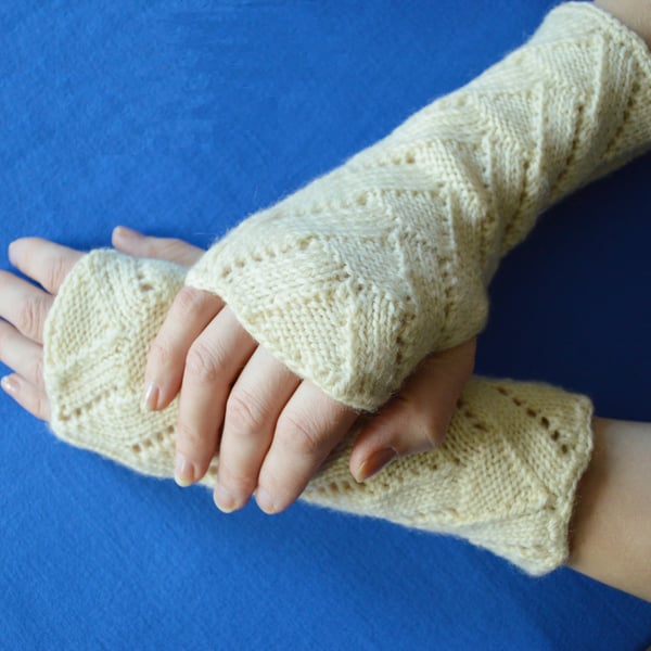 Handmade wool woollen wrist warmers fancy pattern knit fingerless driving gloves