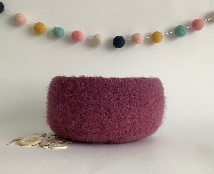 FELTED 'FUSSPOT'  BOWL ,desk tidy .'Dusky Rose' . Pink.