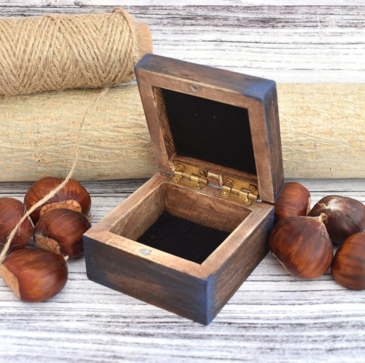 Robin in the snow. Tiny pyrography box. Origina... - Folksy