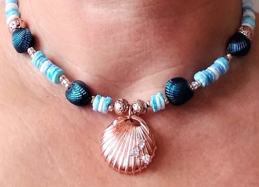Rosegold Blue & White Shell Pendant Necklace 14-16 inch or 18-20 Inch