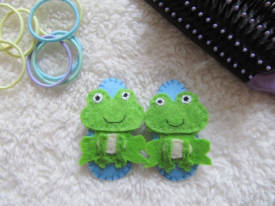 Frog hair clips, toddler hair accessories