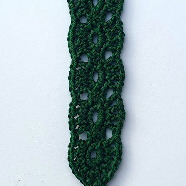 Crocheted lace bookmark, dark green.