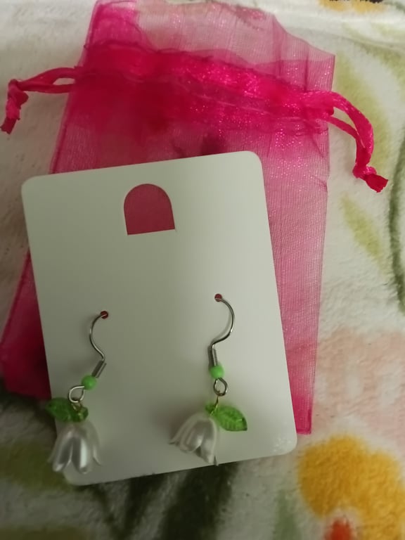 Very cute lily of the valley drop earrings,  silver plated, 