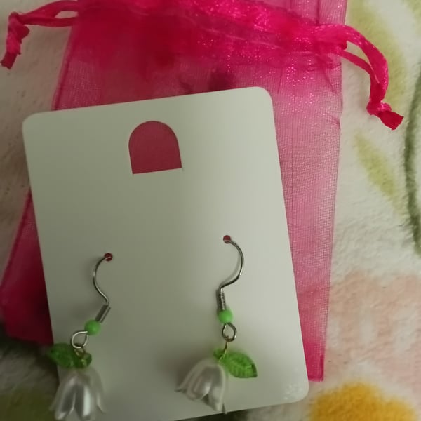 Very cute lily of the valley drop earrings,  silver plated, 