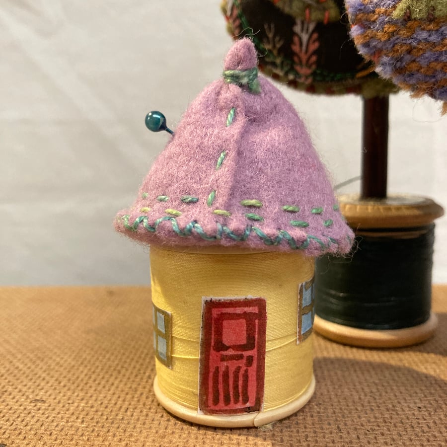 Pointy pin cushion No8