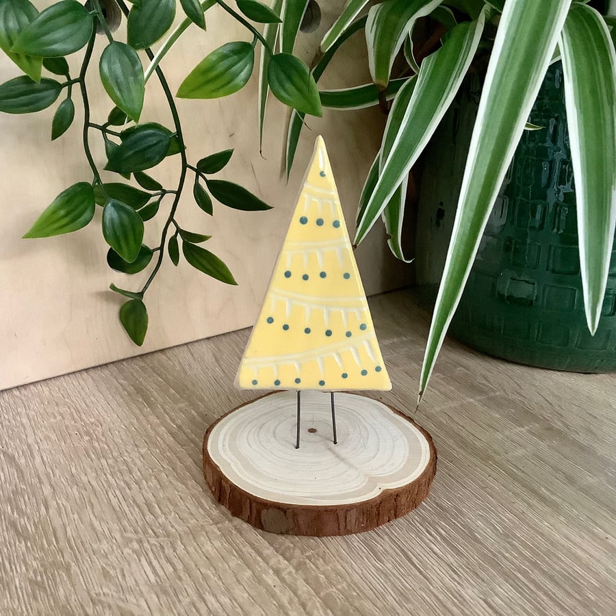 Yellow Christmas tree decorations 