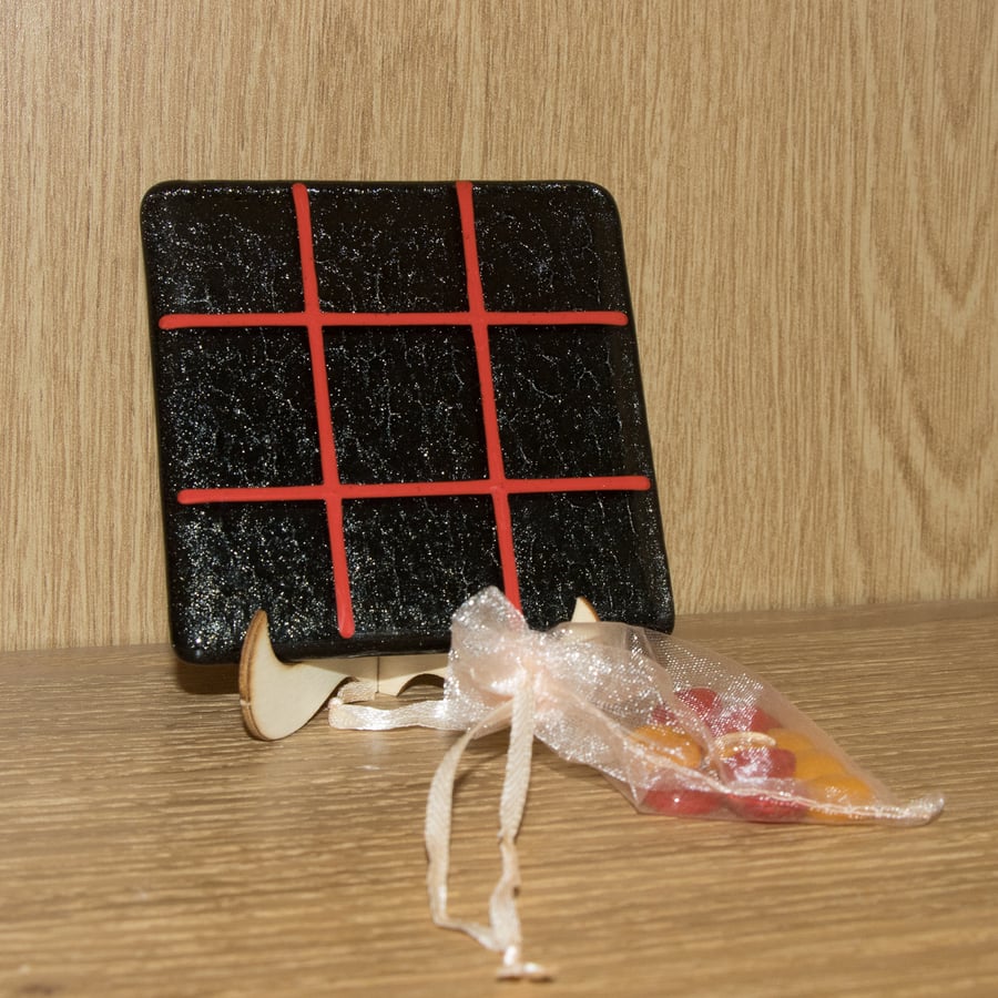 Black & Red Tic Tac Toe - OXO Game in Fused Glass - OXO-I