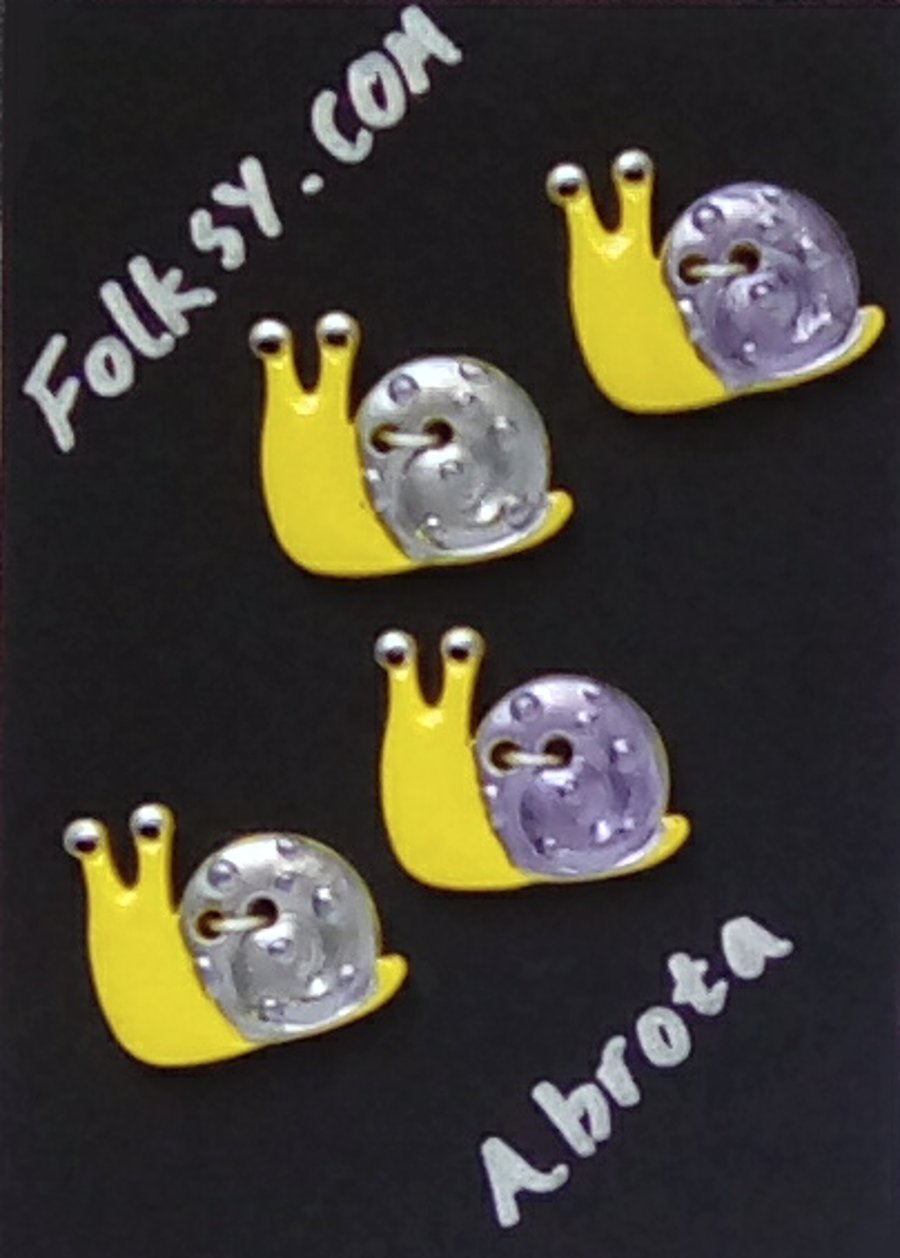 Yellow snail buttons