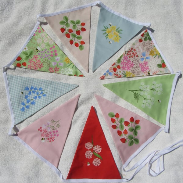 Flowers and Strawberries Summer Bunting