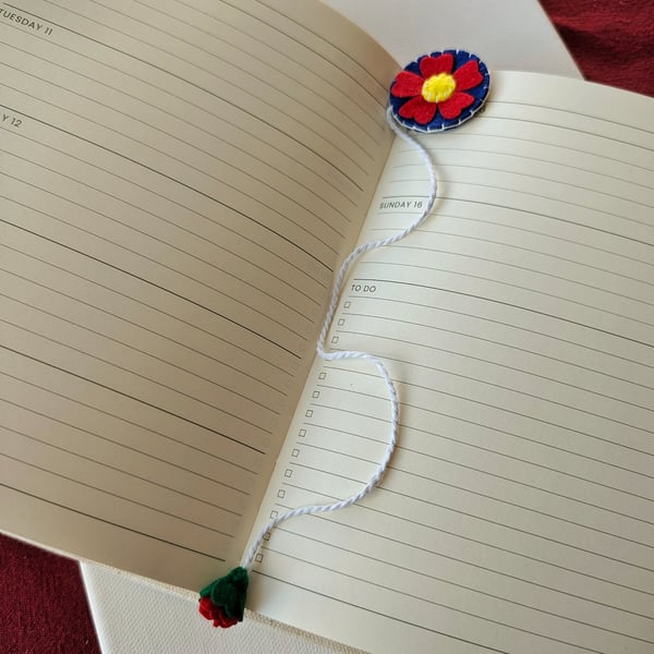 Red Felt Daisy Bookmark, Handmade Floral Page Marker, Cute Gift for Readers