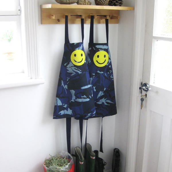 3-4y 5-7y Appliqué Smiley Kids Apron, for Boys & Girls. Blue Camouflage Print