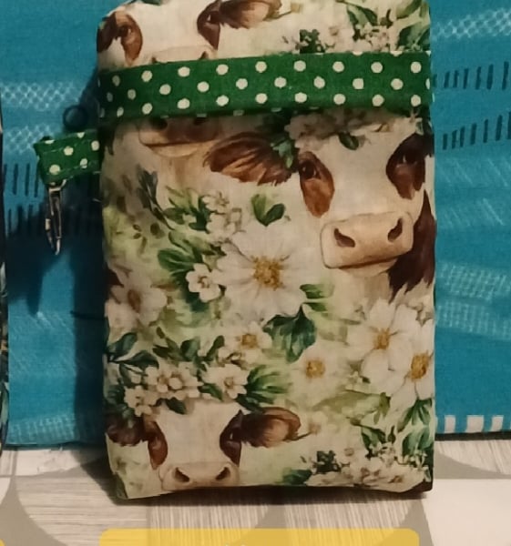 Tissue pack holder 