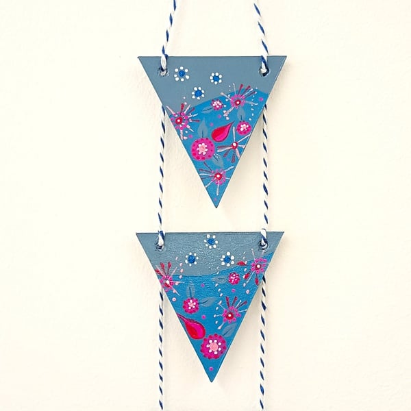 Grey-Blue Vertical Bunting