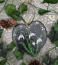 Snowdrop hand-painted Christmas slate heart decoration  - Image 3