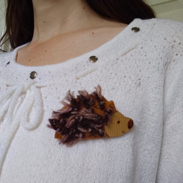 Hedgehog brooch, gift for her, wildlife lovers gift, nature lovers gift, 