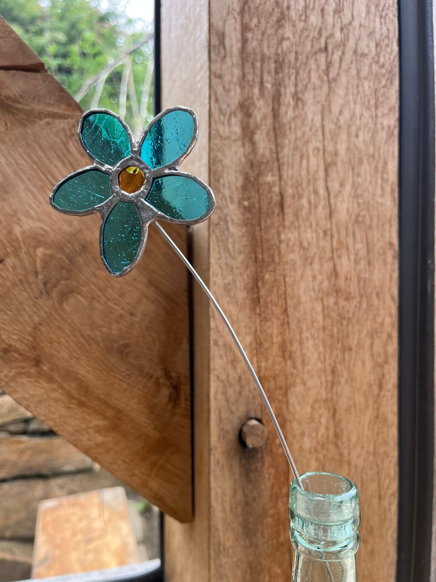 Turquoise blue daisy shape stained glass flower