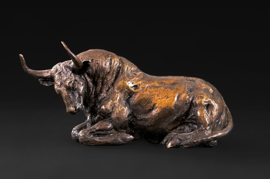 Foundry Bronze Lying Bull Animal Statue Small Bronze Metal Sculpture