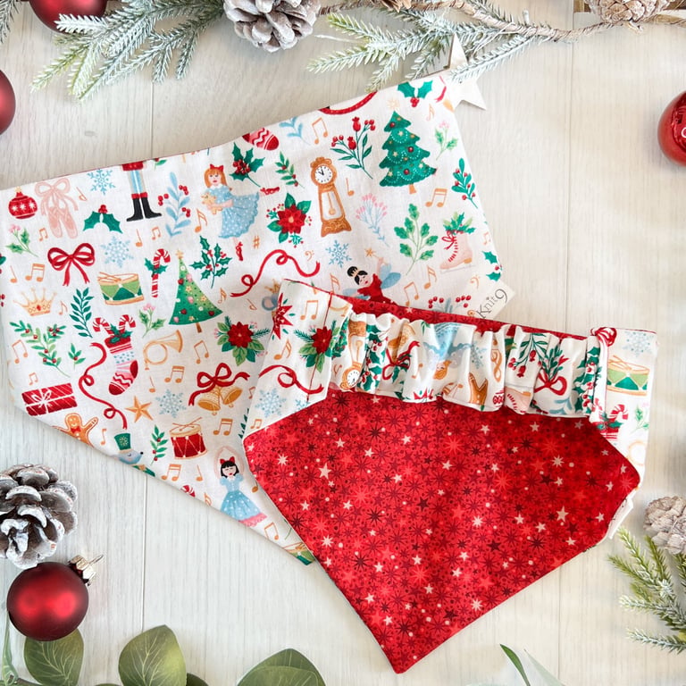 Christmas Dog Bandana Scrunchie Back Fully Reversible - Motifs & Red Stars