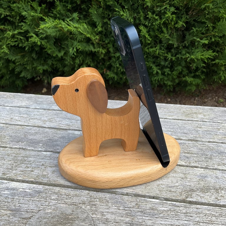 Handcrafted Beech Wood Standing Dog Phone Stand – Novelty Mobile Holder