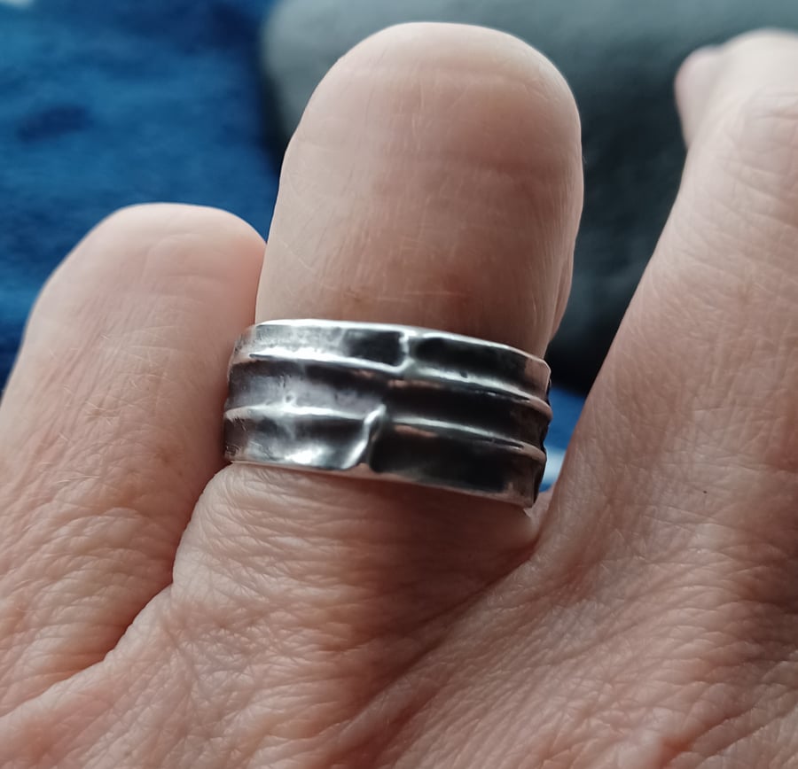 Criss cross silver ring