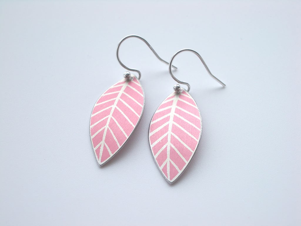 Leaf earrings in pastel pink